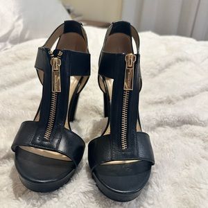 Michael Kors Leather Block Heel Sandal Size 6.5